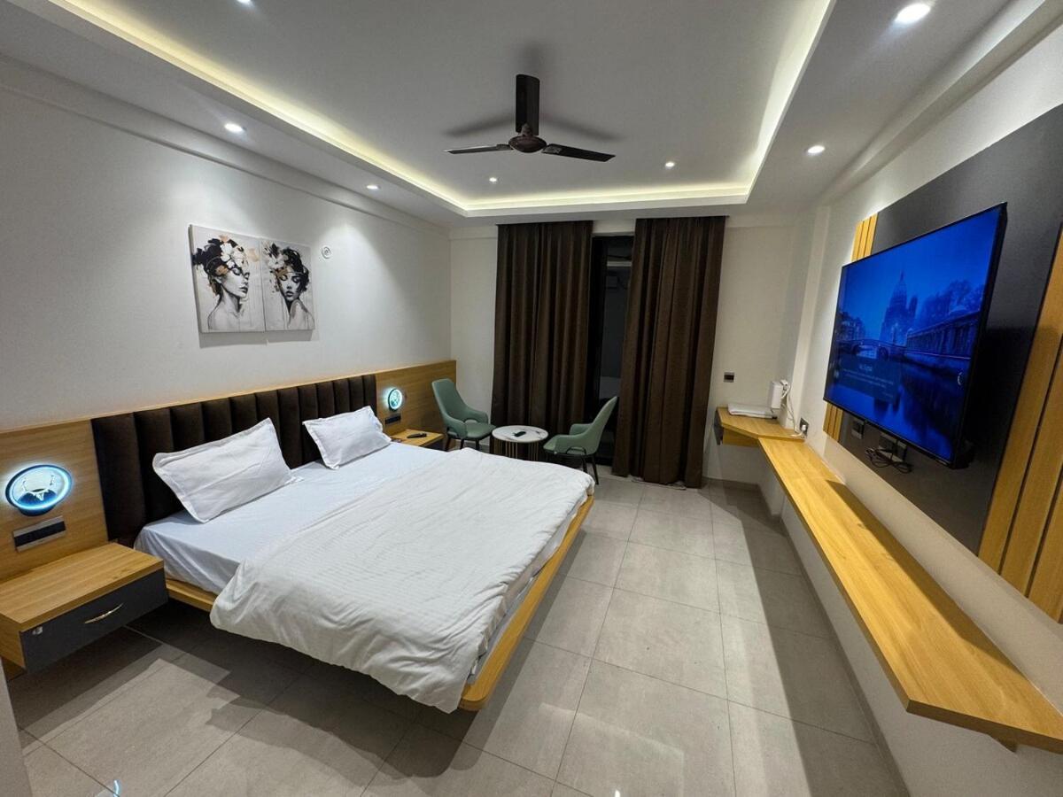 Crossandra Omaxe 1 Lucknow